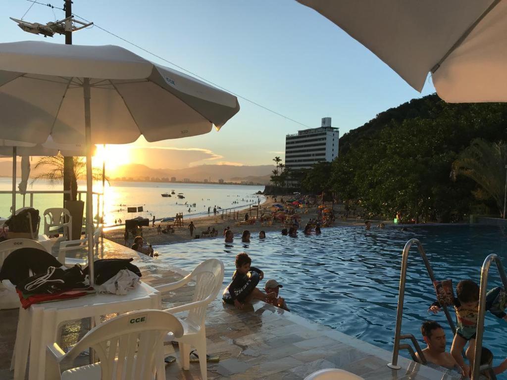 Apartamento Pe Na Areia Frente Para O Mar E Piscina Na Prainha カラグァタトゥバ エクステリア 写真